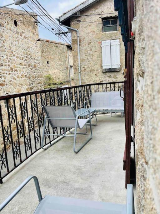 Agreable Maison De Village Avec Balcon Roiffieux Eksteriør billede