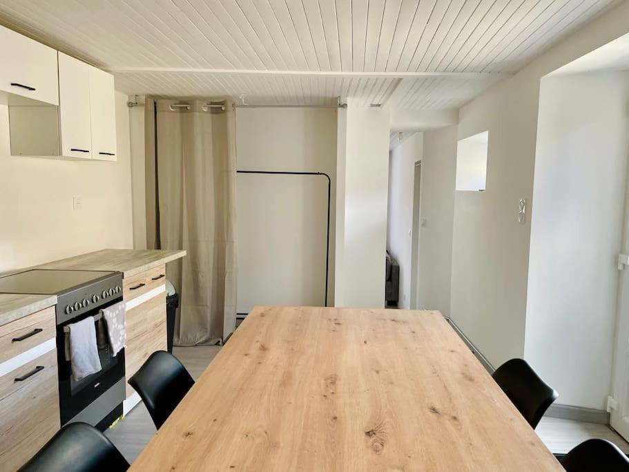 Agreable Maison De Village Avec Balcon Roiffieux Eksteriør billede